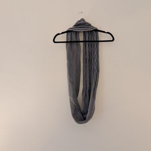 Elegant Gray Knit Scarf